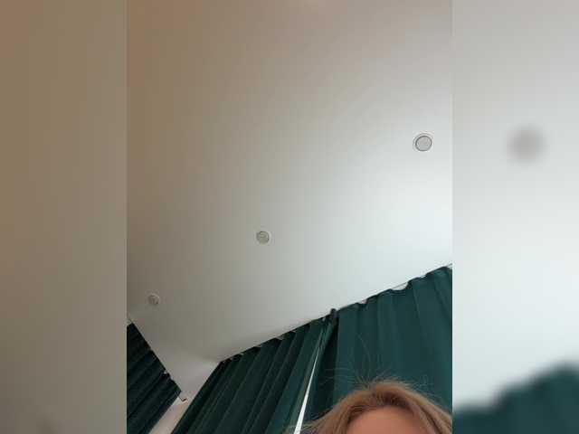 go to chat with Ellidi