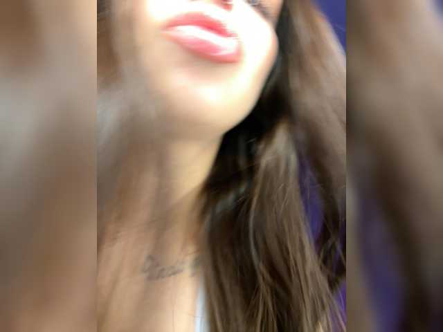 Entra en el chat con el modelo OTSOSIKA OTSOSIKA