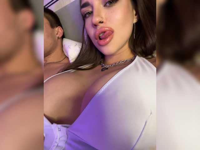 Entrez le videochat erotique avec le
modèle OTSOSIKA OTSOSIKA