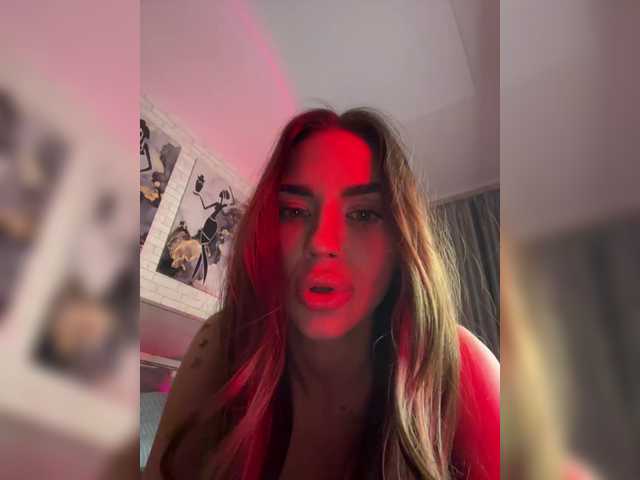 Gratis Live Sexcam mit OTSOSIKA OTSOSIKA