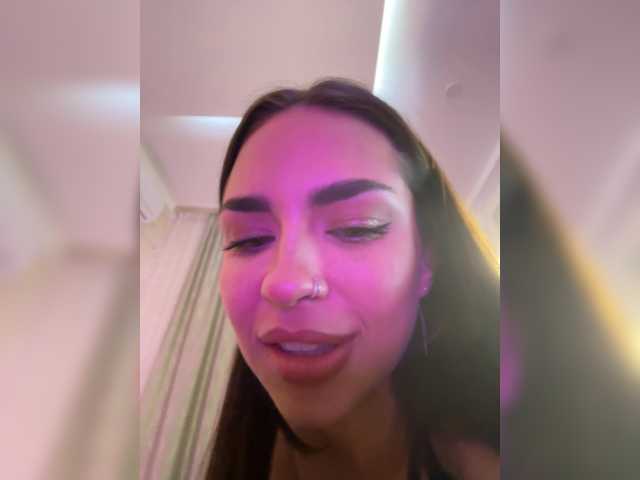 Entra en el chat con el modelo OTSOSIKA OTSOSIKA