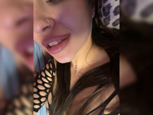 Gratis Live Sexcam mit OTSOSIKA OTSOSIKA