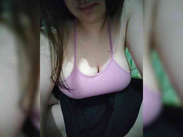 KissMyLipsXx webcam