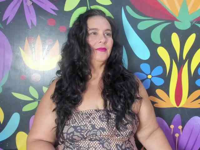 sharlott-bbw webcam