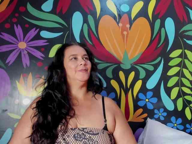 sharlott-bbw webcam