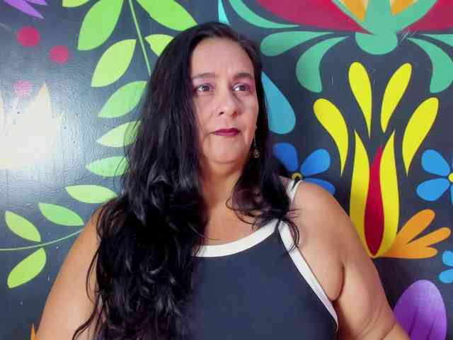 sharlott-bbw webcam