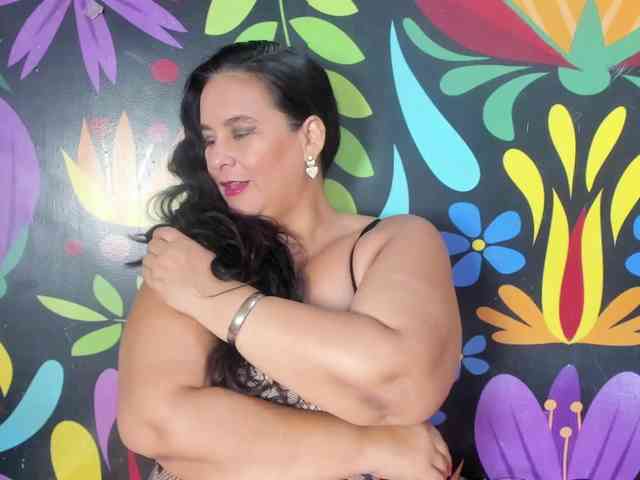 sharlott-bbw webcam