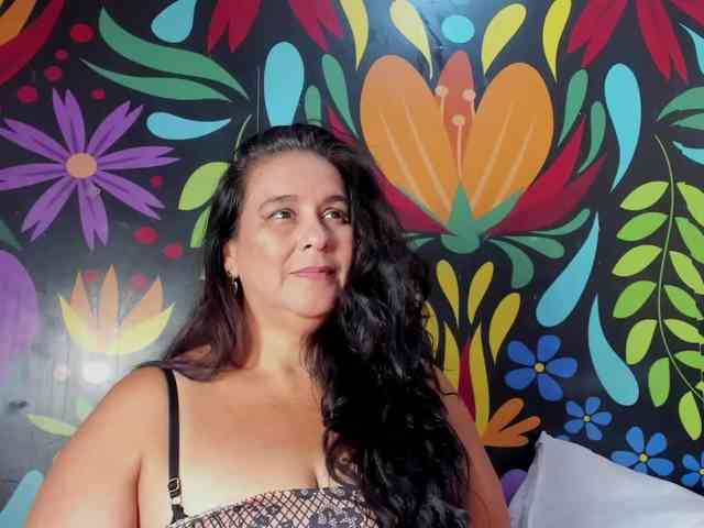sharlott-bbw webcam