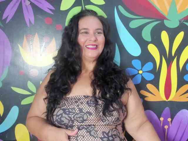 sharlott-bbw webcam