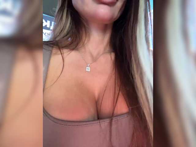 Gratis Live Sexcam mit OrgazMia OrgazMia