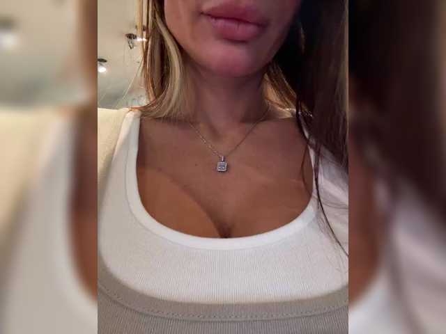 Entra en el chat con el modelo OrgazMia OrgazMia