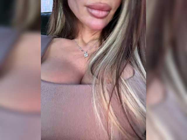 Gratis Live Sexcam mit OrgazMia OrgazMia