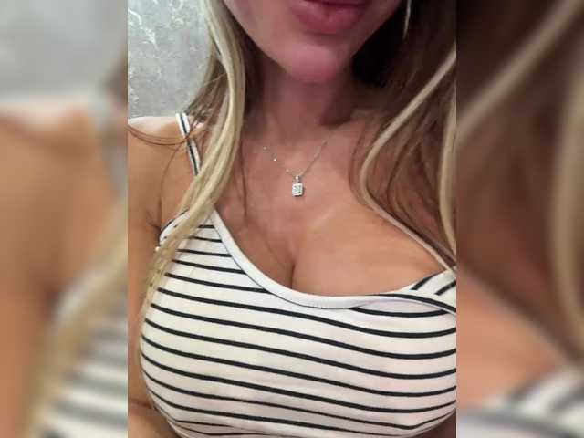 Entrez le videochat erotique avec le
modèle OrgazMia OrgazMia