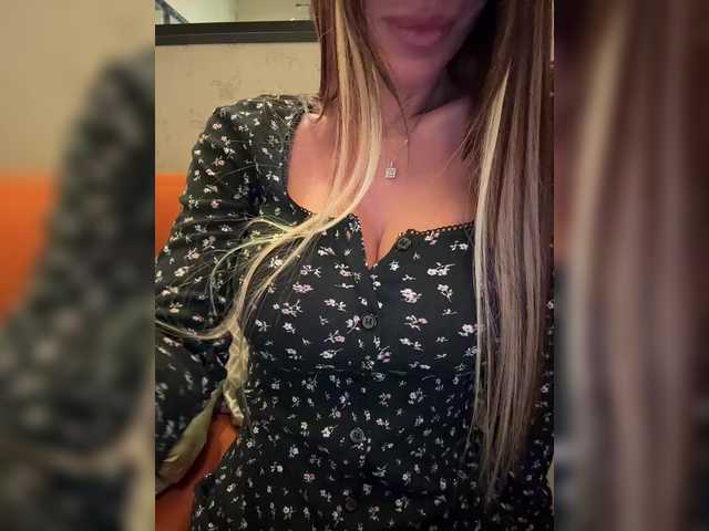 Entrez le videochat erotique avec le
modèle OrgazMia OrgazMia