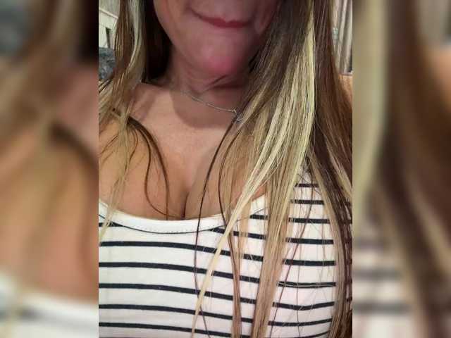 Entra en el chat con el modelo OrgazMia OrgazMia