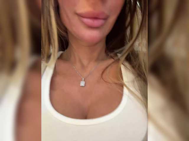 Gratis Live Sexcam mit OrgazMia OrgazMia