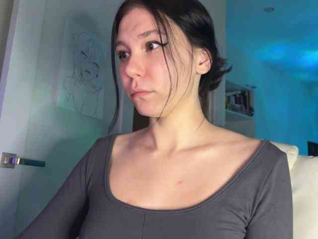 PinkDolly18 webcam