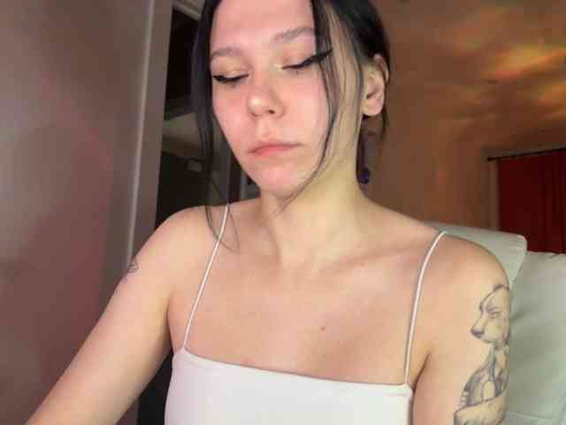 PinkDolly18 webcam