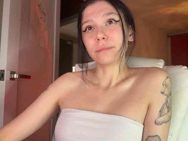 PinkDolly18 webcam