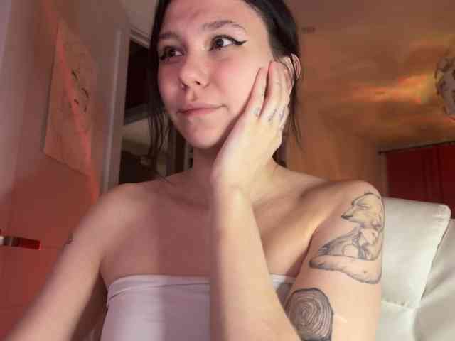 PinkDolly18 webcam