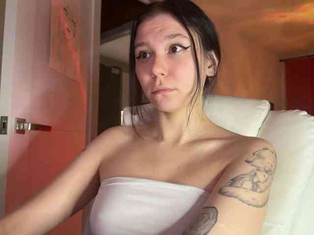 PinkDolly18 webcam