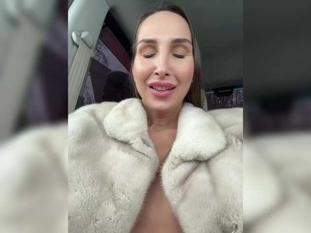 Accedi alla chat con il nickname HOT_honey HOT_honey