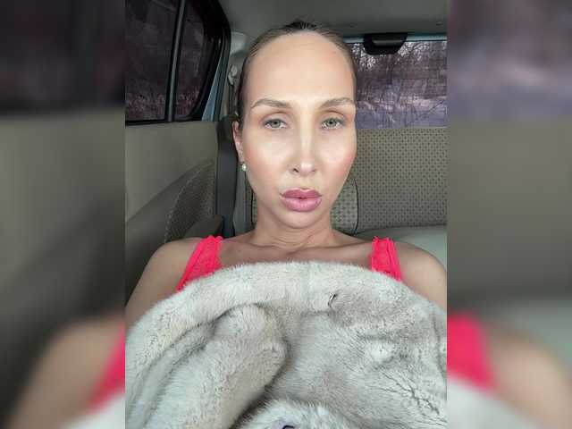 Entra en el chat con el modelo HOT_honey HOT_honey