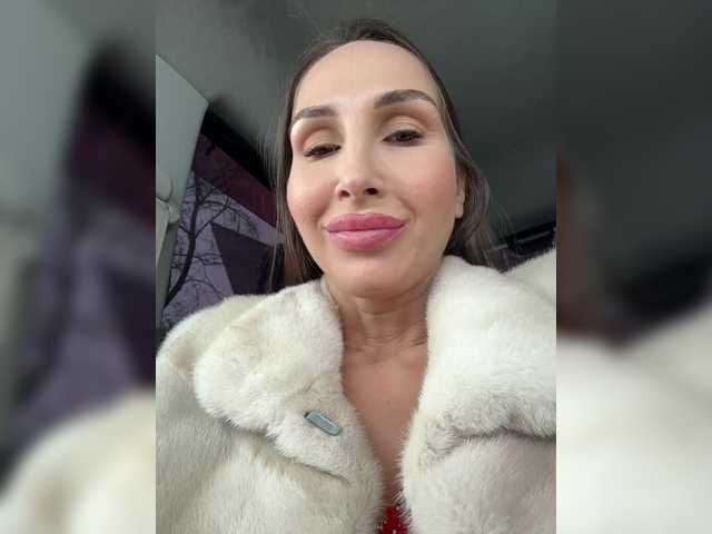 Entra en el chat con el modelo HOT_honey HOT_honey