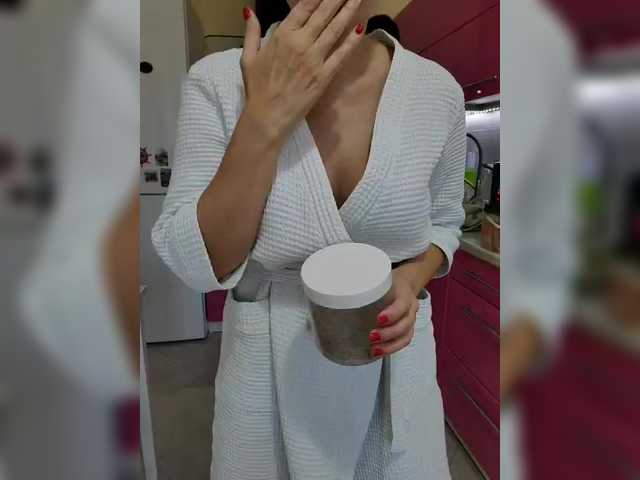 Entra en el chat con el modelo Alex80-201 Alex80-201