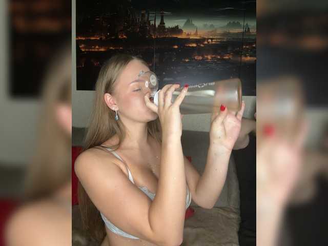 Entra en el chat con el modelo Art_cam Art_cam