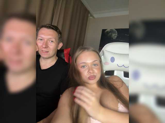 Entra en el chat con el modelo Art_cam Art_cam