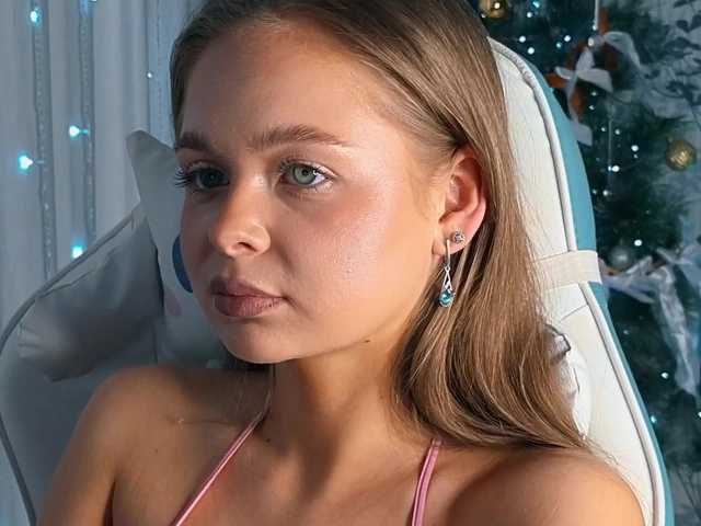 Entra en el chat con el modelo _Fraerok_ _Fraerok_