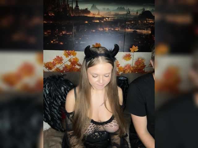 Entra en el chat con el modelo Art_cam Art_cam