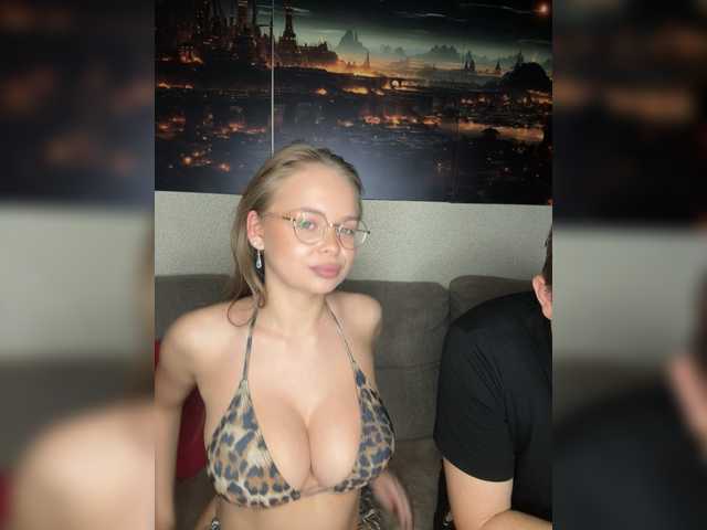 Entrez le videochat erotique avec le
modèle Art_cam Art_cam