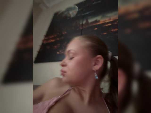 Entra en el chat con el modelo Art_cam Art_cam