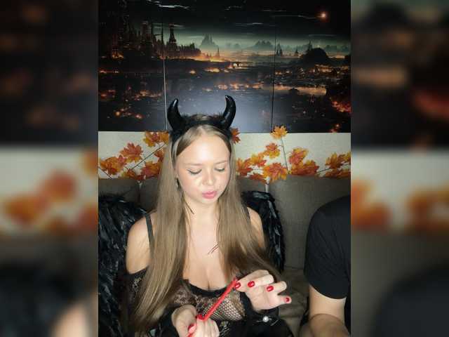 Entra en el chat con el modelo Art_cam Art_cam