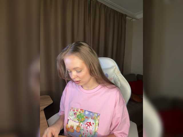 Entra en el chat con el modelo _Fraerok_ _Fraerok_