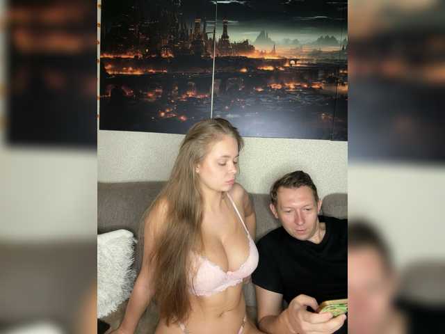 Entra en el chat con el modelo Art_cam Art_cam