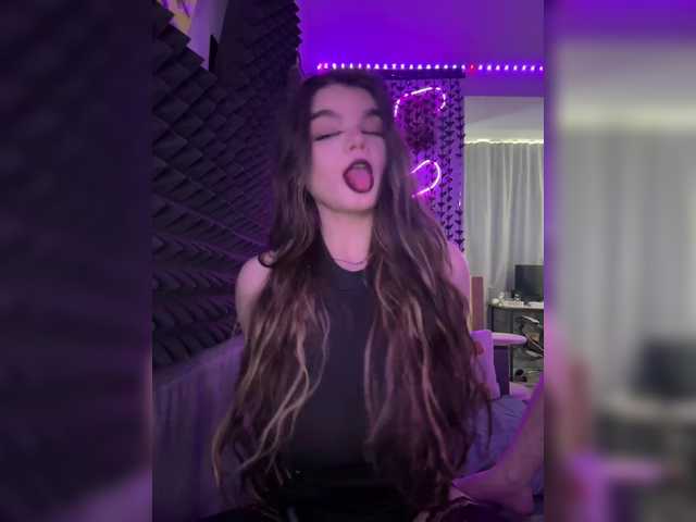 Entra en el chat con el modelo Katanna69 Katanna69