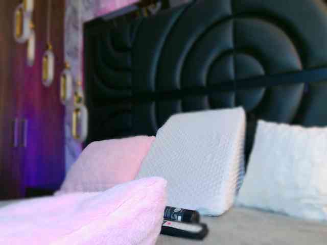 SarahGrey webcam