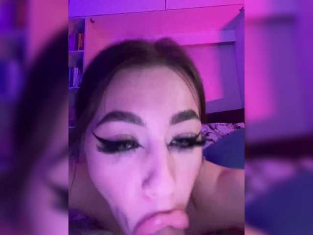 Gratis Live Sexcam mit HotGirlEva HotGirlEva