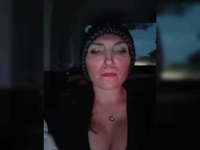 Entrez le videochat erotique avec le
modèle DIVORA DIVORA