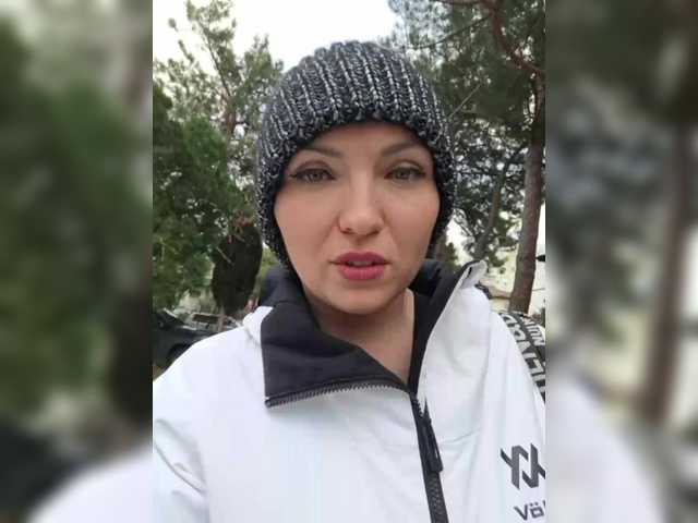 Entrez le videochat erotique avec le
modèle DIVORA DIVORA