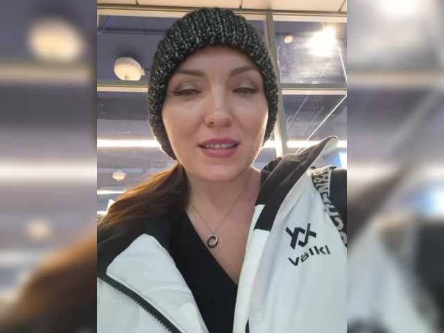 Entrez le videochat erotique avec le
modèle DIVORA DIVORA