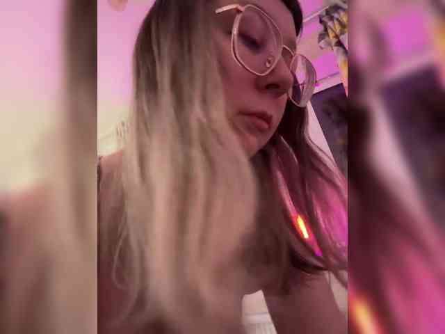 henby_streams webcam