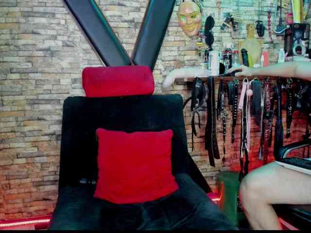 LunaLukisBdsm webcam