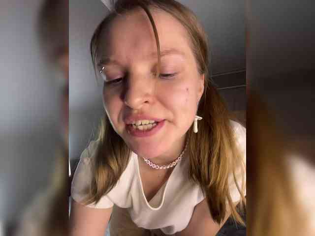 AliciaTroupe webcam
