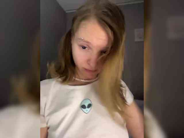AliciaTroupe webcam