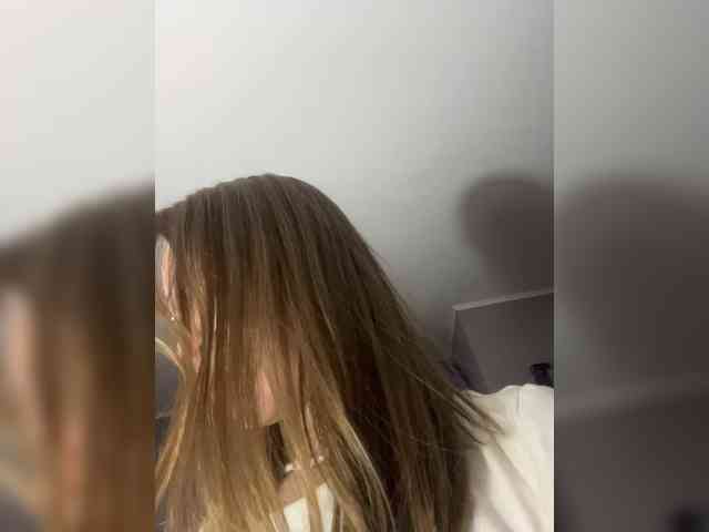 AliciaTroupe webcam