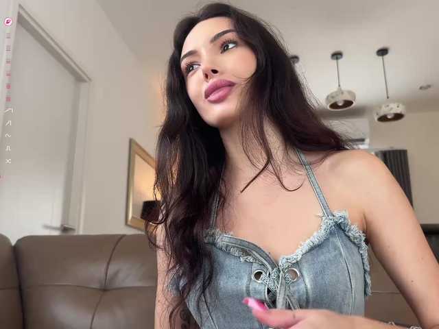 Entra en el chat con el modelo elisonni elisonni